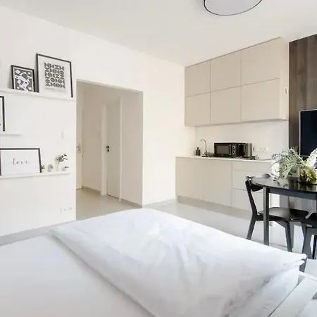 Cozy & New Peace Sq. 아파트 *