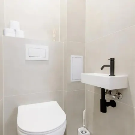 Cozy & New Peace Sq. Apartment Prague